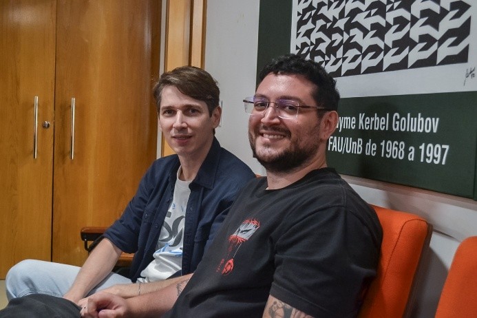 Arthur Santos e Lauro Moraes no projeto Fogo na Fake